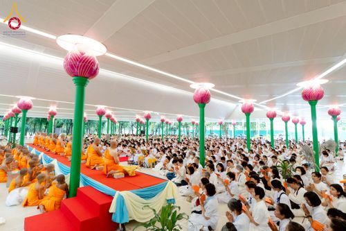 ภาพ No.223903:วันอาทิตย์ที่ 11 พฤษภาคม พ.ศ. 2568 พิธีอุปสมบทสามเณรเปรียญธรรมอุปสมบทอุทิศชีวิต 9 รูป อุบาสก 1 ท่าน ณ อุโบสถพระไตรปิฏกวัดพระธรรมกาย