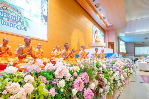 ภาพ No.139228:พิธีตักบาตร , พิธีบูชาข้าวพระ ณ ห้องแก้วสารพัด 1 สภาธรรมกายสากล วัดพระธรรมกาย วันอาทิตย์ต้นเดือนที่ 2 มิถุนายน พ.ศ. 2567