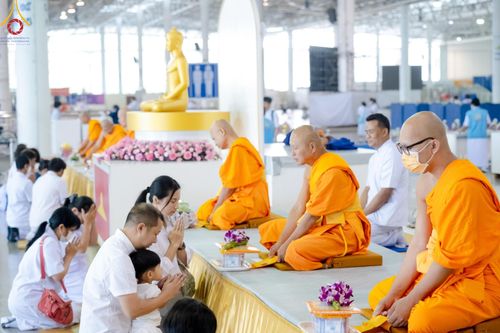 ภาพ No.207396:พิธีตักบาตร และปฏิบัติธรรมช่วงสาย ในวันมาฆบูชา วันพุธที่ 12 กุมภาพันธ์ พ.ศ. 2568 ณ วัดพระธรรมกาย จังหวัดปทุมธานี