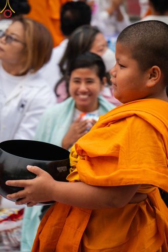 ภาพ No.126206:พิธีทำบุญเมืองนครราชสีมา ฉลอง 556 ปี ตักบาตรพระ 10,000 รูป ในวันเสาร์ที่ 2 มีนาคม พ.ศ.2567 ณ อนุสาวรีย์ท้าวสุรนารี จ.นครราชสีมา จัดโดย คณะสงฆ์จังหวัดนครราชสีมา ร่วมกับสำนักงานจังหวัดนครราชสีมา