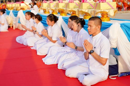 ภาพ No.221723:วันอังคารที่ 22 เมษายน พ.ศ. 2568 ภาพพิธีถวายมหาสังฆทานคณะสงฆ์ 40,000 กว่าวัดทั่วประเทศ เนื่องในวันคุ้มครองโลก ชุดที่ 2 (ปลื้มให้สมการรอคอย) ณ ลานธรรมพระมหาธรรมกายเจดีย์ วัดพระธรรมกาย