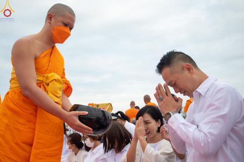 ภาพ No.118629:พิธีตักบาตรพระธรรมยาตรา ปีที่ 12 ณ อนุสรณ์สถานลำดับที่ 5 สถานที่เผยแผ่วิชชาธรรมกายครั้งแรก อนุสรณ์สถานบางปลา จ.นครปฐม วันที่ 25 มกราคม พ.ศ. 2567