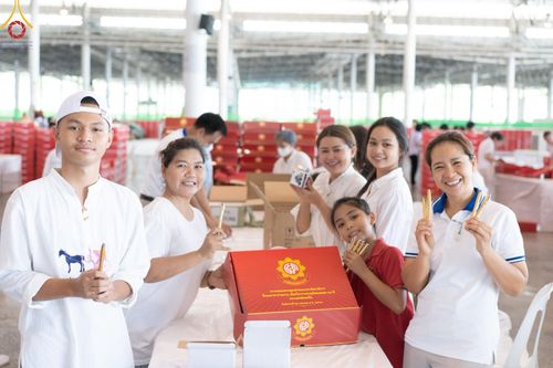 ภาพ No.212188:วันจันทร์ที่ 17 มีนาคม พ.ศ. 2568 บุญบรรจุกล่องไทยธรรม เพื่อถวายแด่พระสังฆาธิการ 40,000 กว่าวัดทั่วไทย ในวันคุ้มครองโลก 22 เมษายน พ.ศ. 2568 ณ บ้านแก้วเรือนทองคุณยายฯ วัดพระธรรมกาย