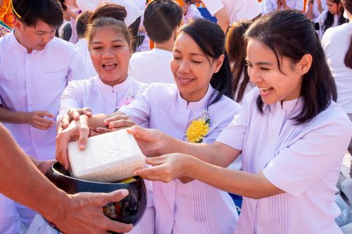ภาพ No.116203:พิธีตักบาตรพระธรรมยาตรา ณ อนุสรณ์สถานลำดับที่ 4 สถานที่เกิดด้วยกายธรรม วัดโบสถ์(บน) จ.นนทบุรี วันที่ 21 มกราคม พ.ศ. 2567
