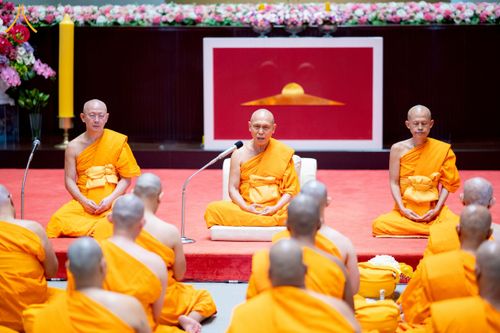 ภาพ No.244946:วันเสาร์ที่ 6 กันยายน พ.ศ. 2568 พิธีถวายบาตร บรรพชา อุปสมบทของนาคธรรมทายาท โครงการอุปสมบทหมู่บูชาธรรมครบรอบ 108 ปี  วันครูผู้ค้นพบวิชชาธรรมกาย ณ โบสถ์พระไตรปิฎก วัดพระธรรมกาย