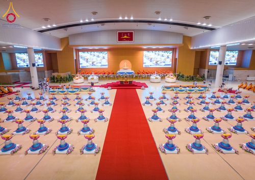 ภาพ No.134466:พิธีทอดผ้าป่าสมทบ มหาสังฆทาน 10,000 วัด ทั่วไทย วันอาทิตย์ต้นเดือนที่ 7 เมษายน พ.ศ.2567 ณ ห้องแก้วสารพัดนึก 1 สภาธรรมกายสากล  วัดพระธรรมกาย จ.ปทุมธานี