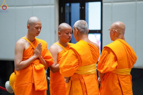 ภาพ No.199833:โครงการอุปสมบทหมู่บูชาธรรม 116 ปี คุณยายอาจารย์มหารัตนอุบาสิกาจันทร์ ขนนกยูง โครงการอุปสมบทหมู่ธรรมทายาท ระดับอุดมศึกษา รุ่นที่ 51 ภาคฤดูหนาว  ณ โบสถ์พระไตรปิฏก วัดพระธรรมกาย จ.ปทุมธานี  วันที่ 11 มกราคม พ.ศ. 2568 โดยมีพระครูปลัดรัตนวีรวัฒน์ เจ้าอาวาสวัด