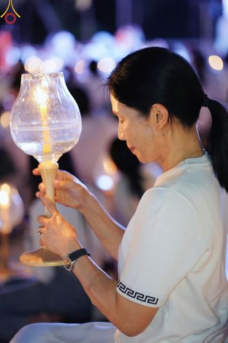 ภาพ No.192799:พิธีจุดประทีปถวายเป็นพุทธบูชา และบูชาธรรมมหาปูชนียาจารย์ ณ อนุสรณ์สถานคลองบางนางแท่น อ.สามพราน จ.นครปฐม ในโครงการธรรมยาตรา กตัญญูบูชา มหาปูชนียาจารย์ พระมงคลเทพมุนี(สด จนฺทสโร) พระผู้ปราบมาร อนุสรณ์สถาน 7 แห่ง ปีที่ 13 วันที่ 10 มกราคม พ.ศ. 2568