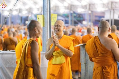 ภาพ No.58982:V.40 ภัตตาหารพระหมื่นวัด เราจัดให้ การปฏิบัติงานของเจ้าหน้าที่และอาสาสมัคร เพื่อรับบุญในการถวายภัตตาหาร แด่คณะสงฆ์ 10,000 กว่าวัดทั่วประเทศ ที่มาร่วมงานวันคุ้มครองโลก จันทร์ที่ 22 เมษายน พ.ศ. 2567 ณ วัดพระธรรมกาย