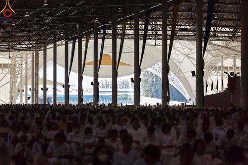 ภาพ No.177739:พิธีตักบาตรและพิธีบูชาข้าวพระ ในวันอาทิตย์ต้นเดือนที่ 1 ธันวาคม พ.ศ. 2567 ณ สภาธรรมกายสากล วัดพระธรรมกาย