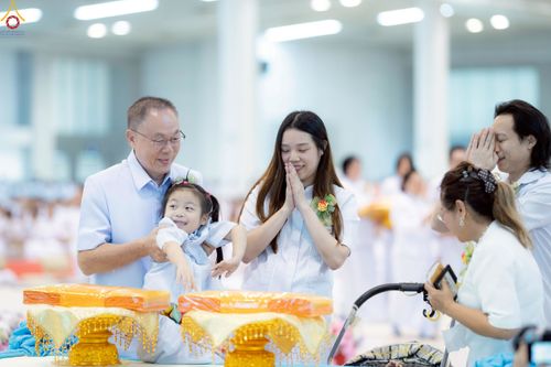 ภาพ No.240857:วันพุธที่ 27 สิงหาคม พ.ศ. 2568 พิธีทอดผ้าป่าเพื่อสร้างอาคาร  82 ปี หลวงพ่อธัมมชโย สมทบกฐินวัดพระธรรมกาย และกฐิน 30,000 วัดทั่วประเทศ ครั้งที่ 1