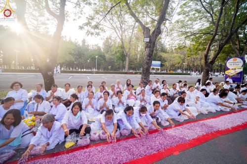 ภาพ No.120082:พิธีต้อนรับพระธรรมยาตรา ในโครงการธรรมยาตรา กตัญญูบูชา มหาปูชนียาจารย์ พระมงคลเทพมุนี(สด จนฺทสโร) พระผู้ปราบมาร อนุสรณ์สถาน 7 แห่ง ปีที่ 12 วันที่ 28 มกราคม พ.ศ. 2567 ณ วัดพระธรรมกาย จ.ปทุมธานี