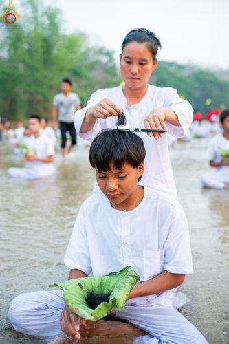 ภาพ No.63342:Photo Story  มหัศจรรย์วัดดงดินแดง Episode 1  พิธีปลงผมนาคธรรมทายาท  ในโครงการบรรพชาอุปสมบทหมู่ ฟื้นฟูพระพุทธศาสนาทั่วไทย วัดดงดินแดง ณ ลำน้ำแม่ตื่น อ.อมก๋อย จ.เชียงใหม่ วันที่ 2 เมษายน พ.ศ. 2567