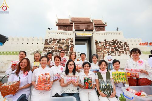 ภาพ No.126110:พิธีทำบุญเมืองนครราชสีมา ฉลอง 556 ปี ตักบาตรพระ 10,000 รูป ในวันเสาร์ที่ 2 มีนาคม พ.ศ.2567 ณ อนุสาวรีย์ท้าวสุรนารี จ.นครราชสีมา จัดโดย คณะสงฆ์จังหวัดนครราชสีมา ร่วมกับสำนักงานจังหวัดนครราชสีมา