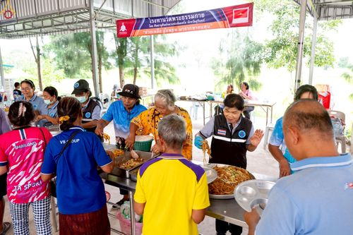 ภาพ No.235465:วันที่ 30-31 กรกฎาคม พ.ศ. 2568 วัดพระธรรมกาย มูลนิธิธรรมกาย ร่วมกับศูนย์ส่งเสริมศีลธรรมจังหวัดสุรินทร์ เปิดศูนย์พักพิงชั่วคราวเพื่อช่วยเหลือประชาชน ผู้อพยพจากเหตุปะทะกันตามแนวชายแดน ไทย-กัมพูชา ตั้งแต่วันที่ 24 กรกฎาคม พ.ศ.2568 เป็นต้นไป