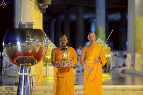 ภาพ No.241045:วันพุธที่ 27 สิงหาคม พ.ศ. 2568 พิธีจุดประทีป ในวันธรรมชัย ณ วัดพระธรรมกาย