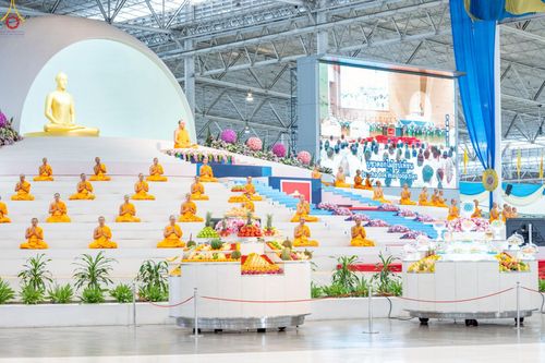 ภาพ No.227937:วันอาทิตย์ที่ 1 มิถุนายน พ.ศ. 2568 พิธีตักบาตร , พิธีบูชาข้าวพระ ณ วัดพระธรรมกาย จ.ปทุมธานี