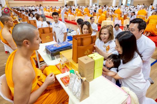 ภาพ No.272938:วันอาทิตย์ที่ 23 พฤศจิกายน พ.ศ.2568 พิธีมุทิตาสักการะ พระมหาเถระและพระเถระ ประจำปีพุทธศักราช 2568 ณ ห้องแก้วสารพัดนึก 2 สภาธรรมกายสากล  วัดพระธรรมกาย