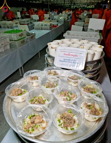 ภาพ No.114547:พิธีถวายภัตตาหารเป็นสังฆทาน แด่คณะพระธรรมยาตรา ปีที่ 12 วันที่ 18 มกราคม พ.ศ. 2567 ณ วัดโบสถ์(บน) บางคูเวียง จ.นนทบุรี