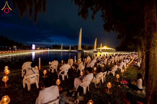 ภาพ No.266365:วันพุธที่ 5 พฤศจิกายน พ.ศ. 2568 (วันพระ ขึ้น 15 ค่ำ เดือน 12) พิธีลอยกระทงธรรม  ณ สระมหาเศรษฐีทะเลบุญ มหาวิหารพระมงคลเทพมุนี วัดพระธรรมกาย จ.ปทุมธานี