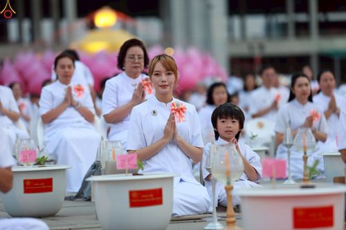 ภาพ No.252960:วันที่ 10 ตุลาคม พ.ศ. 2568 พิธีปลูกต้นทรัพย์บานชื่น ณ ลานธรรม วัดพระธรรมกาย