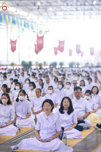 ภาพ No.123086:พิธีตักบาตร และพิธีบูชาข้าวพระ ในวันอาทิตย์ต้นเดือนที่ 4 กุมภาพันธ์ พ.ศ. 2567 ณ วัดพระธรรมกาย จ.ปทุมธานี