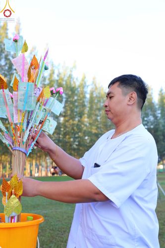 ภาพ No.103908:พิธีตักบาตรพระ 1,000 รูป ครั้งที่ 7 ถวายเป็นพุทธบูชา เพื่อช่วยเหลือคณะสงฆ์ 323 วัด 4 จังหวัดชายแดนภาคใต้ และถวายแด่คณะสงฆ์จังหวัดพิษณุโลก ณ ลานธรรมธุดงคสถานพิษณุโลก อ.วังทอง จ.พิษณุโลก วันที่ 24 ธันวาคม พ.ศ. 2566