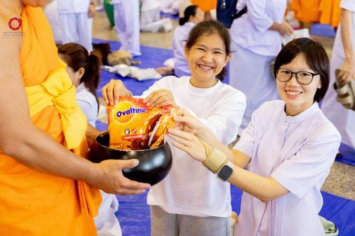 ภาพ No.223408:วันวิสาขบูชา วันอาทิตย์ที่ 11 พฤษภาคม พ.ศ. 2568 พิธีตักบาตร และปฎิบัติธรรม ณ สภาธรรมกายสากล วัดพระธรรมกาย