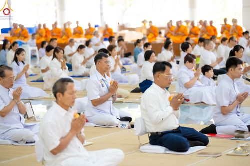 ภาพ No.136216:พิธีบุพเปตพลี ครั้งที่ 150 ร่วมอุทิศบุญให้แก่หมู่ญาติที่ล่วงลับไปแล้ว และสืบทอดอายุพระพุทธศาสนา วันอังคารที่ 7 พฤษภาคม พ.ศ. 2567 ( วันพระ แรม 14 ค่ำ เดือน 5 ) ณ หอฉันคุณยายอาจารย์ฯ วัดพระธรรมกาย