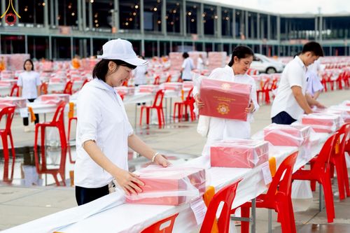 ภาพ No.219141:วันที่ 19-21 เมษายน พ.ศ. 2568 การเตรียมงานในลานธรรม , วิหารคด เพื่องานวันคุ้มครองโลก 22 เมษายน พ.ศ. 2568