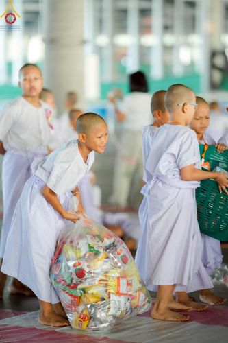 ภาพ No.214659:วันศุกร์ที่ 4 เมษายน พ.ศ.2568 นาคธรรมทายาทตักบาตรพระพี่เลี้ยง ในโครงการบรรพชาสามเณร ฟื้นฟูพระพุทธศาสนาทั่วไทย ณ วิหารคด 22 วัดพระธรรมกาย