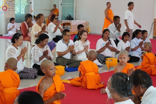 ภาพ No.134910:พิธีตัดปอยผม พิธีขอขมารับผ้าไตร พิธีบรรพชา และพิธีถวายบาตร ในโครงการบรรพชาสามเณร ฟื้นฟูพระพุทธศาสนาทั่วไทย  ณ ศูนย์ปฏิบัติธรรมและศูนย์อบรมเยาวชนเพชรบุรี ต.ท่าแลง อ.ท่ายาง จ.เพชรบุรี