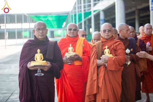 ภาพ No.209707:วันอาทิตย์ที่ 2 มีนาคม พ.ศ. 2568 พิธีภาคบ่าย สัมมนาพิเศษ, ปฏิบัติธรรม พิธีรับมอบพระบรมสารีริกธาตุ ณ สภาธรรมกายสากล วัดพระธรรมกาย