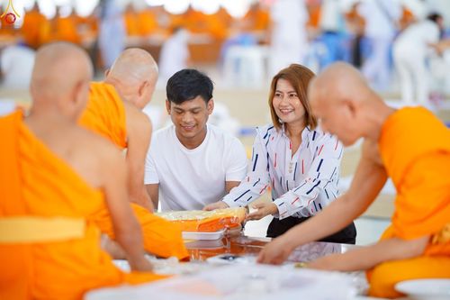 ภาพ No.229745:วันที่ 25 มิถุนายน พ.ศ. 2568 (แรม 15 ค่ำ เดือน 7) พิธีบุพเปตพลี ครั้งที่ 166 ร่วมอุทิศบุญแด่หมู่ญาติที่ล่วงลับไปแล้ว และสืบทอดอายุพระพุทธศาสนา ณ หอฉันคุณยายอาจารย์ฯ วัดพระธรรมกาย