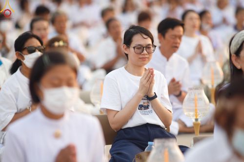 ภาพ No.122041:พิธีจุดประทีปถวายเป็นพุทธบูชา และบูชาธรรมมหาปูชนียาจารย์ พระมงคลเทพมุนี(สด จนฺทสโร) ในโครงการธรรมยาตรา กตัญญูบูชา มหาปูชนียาจารย์ พระมงคลเทพมุนี(สด จนฺทสโร) พระผู้ปราบมาร อนุสรณ์สถาน 7 แห่ง ปีที่ 12 วันที่ 31 มกราคม พ.ศ. 2567 ณ วัดพระธรรมกาย จ.ปทุมธานี