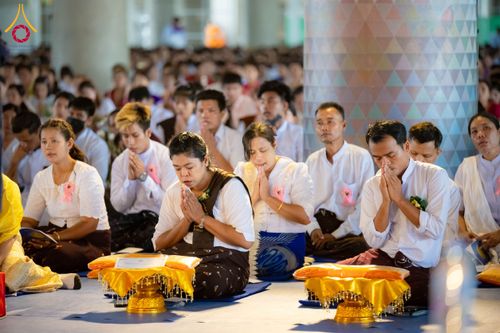 ภาพ No.143743:พิธีถวายผ้าไตร, สวดธรรมจักร, ปฏิบัติธรรม และฟังแสดงพระธรรมเทศนา ภาษาเมียนมา โดยมีสาธุชนชาวเมียนมากว่า 4,000 คน เข้าร่วมพิธี ณ มหารัตนวิหารคด วัดพระธรรมกาย วันอาทิตย์ที่ 7 กรกฎาคม พ.ศ. 2567