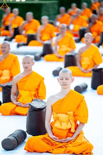 ภาพ No.186992:พระธรรมยาตราปฏิบัติธรรม และถ่ายภาพหมู่ประวัติศาสตร์ ปีที่ 13 ณ ลานทิศตะวันออก มหาวิหารพระมงคลเทพมุนี วัดพระธรรมกาย จ.ปทุมธานี วันเสาร์ที่ 28 ธันวาคม พ.ศ. 2567