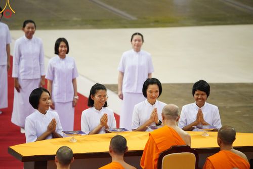ภาพ No.153263:พิธีมุทิตาสักการะ พระภิกษุ-สามเณร ผู้สอบไล่ได้เปรียญธรรม ประโยค 1-2 ถึงประโยค ป.ธ.9 และบาลีศึกษา ประโยค1-2 ถึง บ.ศ.9 , พิธีมอบดวงแก้วสามเณรผู้ทรงบาลีไวยากรณ์ วัดพระธรรมกาย และ ศูนย์ส่งเสริมศีลธรรมในประเทศและต่างประเทศ วันอาทิตย์ที่ 8 กันยายน พ.ศ.2567