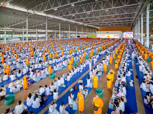 ภาพ No.240465:วันพุธที่ 27 สิงหาคม พ.ศ. 2568 พิธีตักบาตร ในวันธรรมชัย ณ วัดพระธรรมกาย จ.ปทุมธานี