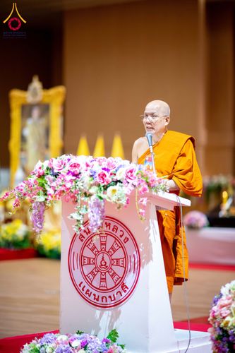 ภาพ No.208851:พระบาทสมเด็จพระเจ้าอยู่หัวทรงพระกรุณาโปรดเกล้าฯ พระราชทานภัตตาหารพระราชทาน แด่พระภิกษุ สามเณร ในการสอบบาลีสนามหลวง ณ วัดพระธรรมกาย วันที่ 22 กุมภาพันธ์ พ.ศ. 2568 ณ วัดพระธรรมกาย อำเภอคลองหลวง จังหวัดปทุมธานี