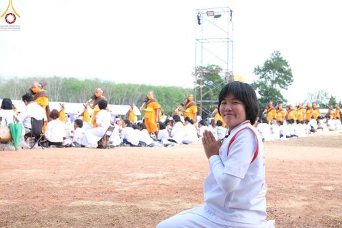 ภาพ No.130071:V.34 เพื่อธรรมเพื่อบางกล่ำ การรับบุญของเจ้าหน้าที่หน่วยงานต่างๆ  เพื่องานธรรมยาตราอัญเชิญพระบรมสารีริกธาตุ ประดิษฐาน ณ มหารัตนเจดีย์สิริปทุมสวรรค์ (เจดีย์อริยพุทธะ 5 พระองค์) ณ ศูนย์ปฏิบัติธรรมภาคใต้ อ.บางกล่ำ จ.สงขลา ระหว่างวันที่ 9-10 มีนาคม พ.ศ. 2567