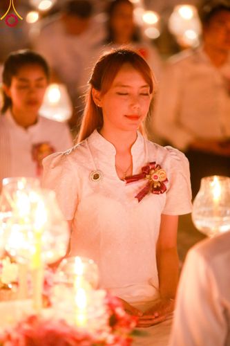 ภาพ No.112080:พิธีจุดประทีปถวายเป็นพุทธบูชา และบูชาธรรมมหาปูชนียาจารย์ พระมงคลเทพมุนี(สด จนฺทสโร) ในโครงการธรรมยาตรา กตัญญูบูชา มหาปูชนียาจารย์ พระมงคลเทพมุนี(สด จนฺทสโร) พระผู้ปราบมาร อนุสรณ์สถาน 7 แห่ง ปีที่ 12 วันที่ 14 มกราคม พ.ศ. 2567 ณ วัดสองพี่น้อง อ.สองพี่น้อง