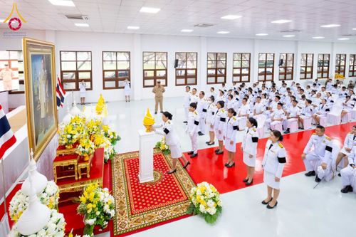 ภาพ No.276082:วันที่ 5 ธันวาคม พ.ศ. 2568 พสกนิกรอำเภอคลองหลวง พร้อมใจบำเพ็ญกุศลอุทิศถวาย “ในหลวงรัชกาลที่ 9” น้อมรำลึกในพระมหากรุณาธิคุณ เนื่องในวันคล้ายวันพระบรมราชสมภพ วันชาติ และวันพ่อแห่งชาติ ณ อาคารปลูกศรัทธา 2 วัดพระธรรมกาย อำเภอคลองหลวง จังหวัดปทุมธานี