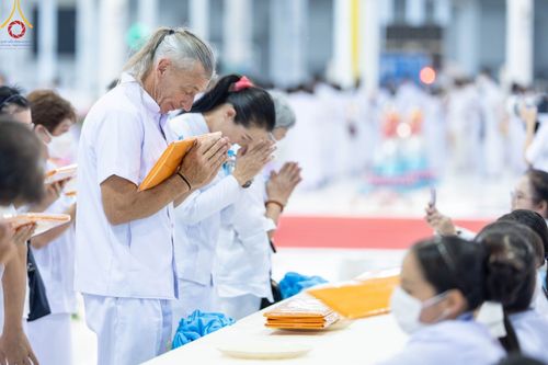 ภาพ No.99856:พิธีทอดผ้าป่า ต้นสมบัติจักรพรรดิ ในวันอาทิตย์ที่ 3 ธันวาคม พ.ศ. 2566 ณ สภาธรรมกายสากล วัดพระธรรมกาย จ.ปทุมธานี