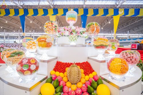 ภาพ No.86906:พิธีตักบาตร , พิธีบูชาข้าวพระ , พิธีจุดเทียนใจ ไฟนิรันดร์ อนันตชัย ในวันอาทิตย์ต้นเดือน 3 กันยายน พ.ศ. 2566 ณ วัดพระธรรมกาย