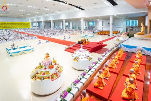 ภาพ No.177643:พิธีตักบาตรและพิธีบูชาข้าวพระ ในวันอาทิตย์ต้นเดือนที่ 1 ธันวาคม พ.ศ. 2567 ณ สภาธรรมกายสากล วัดพระธรรมกาย