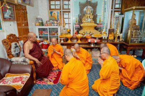 ภาพ No.220371:วันที่ 17 เมษายน พ.ศ. 2568 ผู้แทนวัดพระธรรมกาย ลงพื้นที่เยียวยา ซับน้ำตาเหยื่อแผ่นดินไหวมัณฑะเลย์