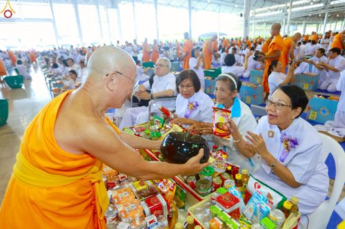 ภาพ No.263940:วันอาทิตย์ที่ 2 พฤศจิกายน พ.ศ. 2568 พิธีตักบาตรอาทิตย์ต้นเดือน ณ บ้านแก้วเรือนทองคุณยายฯ วัดพระธรรมกาย