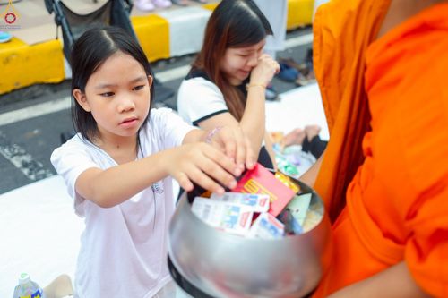 ภาพ No.237126:วันอาทิตย์ที่ 10 สิงหาคม พ.ศ. 2568 มหาสังฆทานครั้งยิ่งใหญ่ ตักบาตรพระ 10,000 รูป ถ.นิพัทธ์อุทิศ 3 ใจกลางนครหาดใหญ่ จ.สงขลา (ชุดที่ 2)