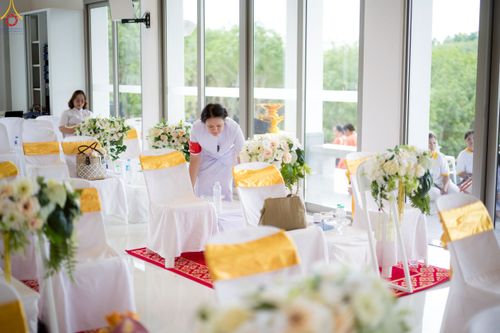 ภาพ No.239825:วันที่ 16-17 สิงหาคม พ.ศ. 2568 การปฏิบัติหน้าที่ของเจ้าหน้าที่ทุกสถานะ เพื่องานพิธีอัญเชิญรูปเหมือนพระมงคลเทพมุนี (สด จันทสโร) และพิธีกดปุ่มอัญเชิญรูปเหมือน พระมงคลเทพมุนี (สด จันทสโร) ณ มหาวิหารแก้วพระมงคลเทพมุนี ศูนย์ปฏิบัติธรรมแก้วเมืองเลย จ.เลย